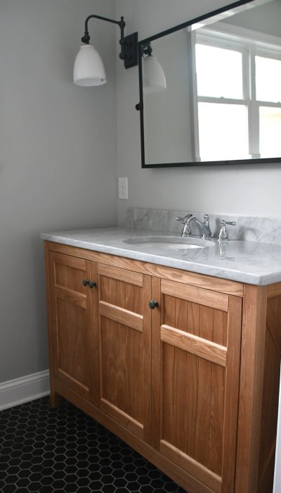 bright-cheery-bathroom-in-a-new-home-or-after-a-remodeling